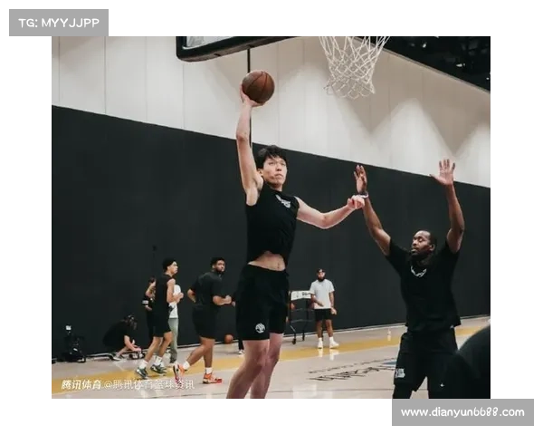 开拓者助教称赞杨瀚森防守轮转提升显著 表现持续进步 开拓者助教称赞杨瀚森防守轮转提升显著 表现持续进步